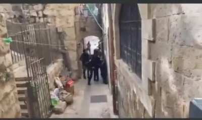 Palestinian man screams &ldquo;Jerusalem is always Arab&rdquo;(Palestinian) while getting brutally attacked and detained by occupation forces