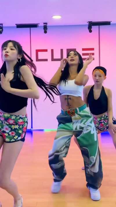 Soyeon, Yuqi &amp;amp; Hyolyn