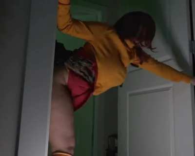 Velma gets caught by a monster (bigh<wbr>titty<wbr>gothe<wbr>gg) [Scooby-Doo]