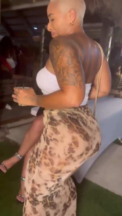 She would never escape when im pounding n breaching in them cheeks 😮‍💨😮‍<wbr>💨🤤🤤😍😍