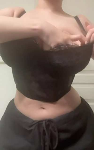 5&rsquo;1 with some big natural titties