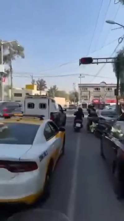 Reporter follows police Chase of truck in Mexico City