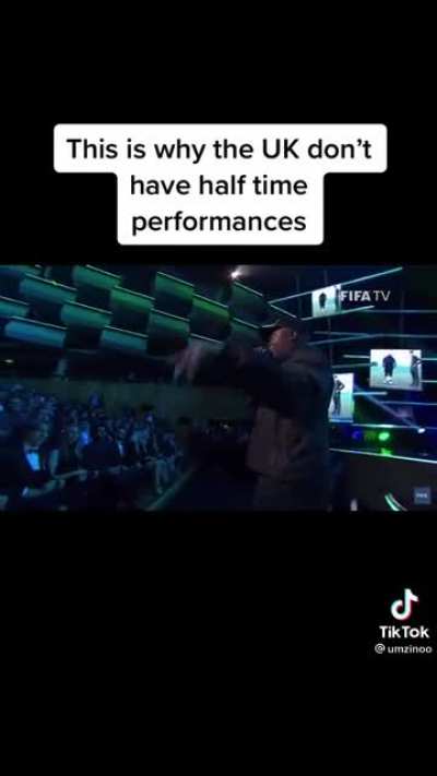 The most cringeworthy live performance I&rsquo;ve ever seen