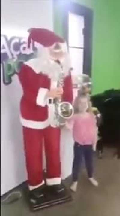 Santa animatronic isn&rsquo;t very stable