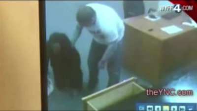 Pawnshop owner beats robber and makes him clean up his own blood