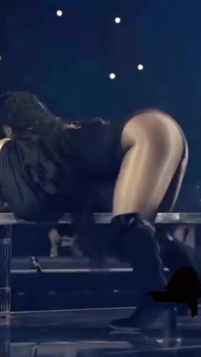 Nicki&rsquo;s big fat ass
