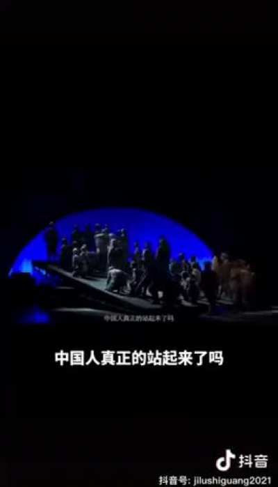 
12月16日，一段《红军十问》的视频在中国互联网上爆火。视频中，红军战士们询问「人民当家做主了吗？」「还有人骑在人民头上作威作福吗？」 「党还记得我们对人民的承诺吗？」 「需要有人站出来的时候，还有人站出来吗？」等。网友纷纷表示「句句扎心」。
