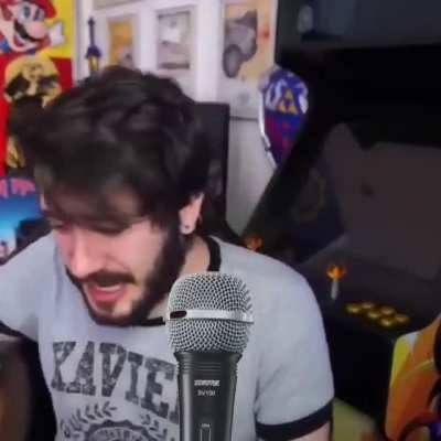 Que bien canta wismichu espero que a d&iacute;a de hoy no siga con traumas