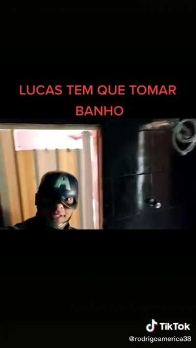 T&iacute;tulo foi tomar banho para virar um super her&oacute;i