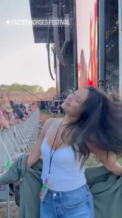 Festival Babe