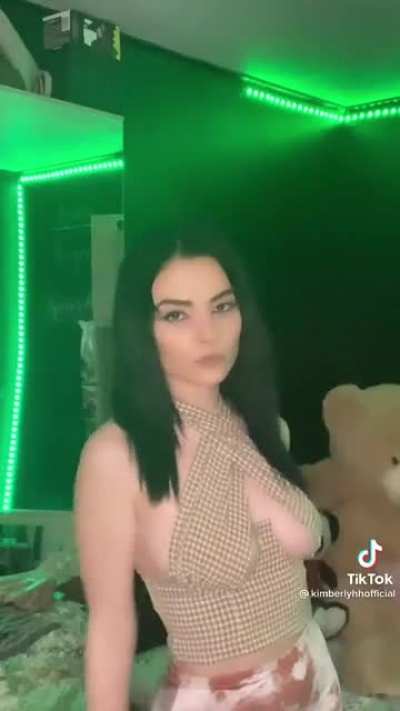 Love her in this top @kimberlyhofficial