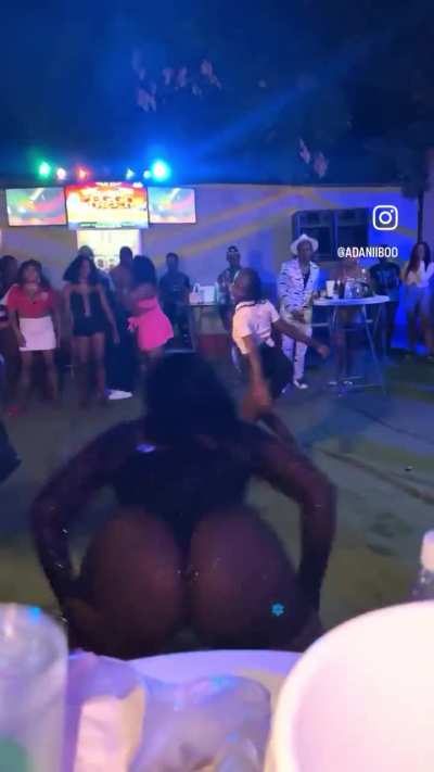 🍑 twerking in see through 