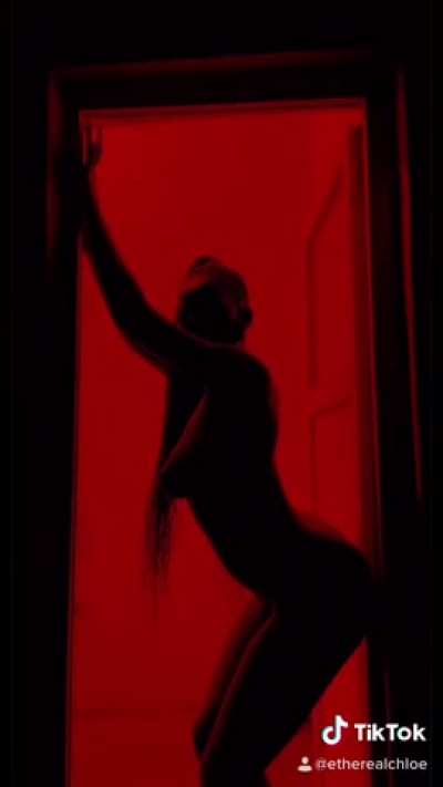 Upvote if you like my silhouette challenge and i’ll send you 10 nudes 🥰