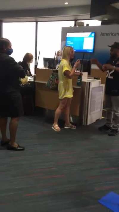 Raw footage of Karen in Newark Airport this evening