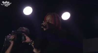 Trippie Redd performing &lsquo;Fuck Love&rsquo; in memory of X at Rolling Loud (@/eliasvro on Twitter)