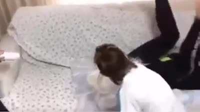 anasının am*na pudra d&ouml;ken &ccedil;ocuk