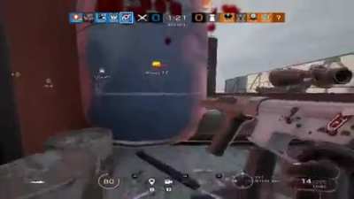 I love when I play r6 😂