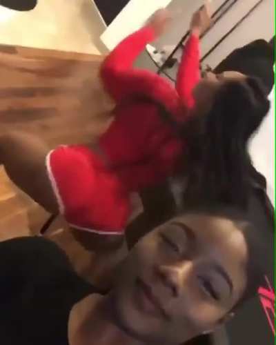 niggas really giving all this up?? the only bitch I wouldn&rsquo;t cheat on😂