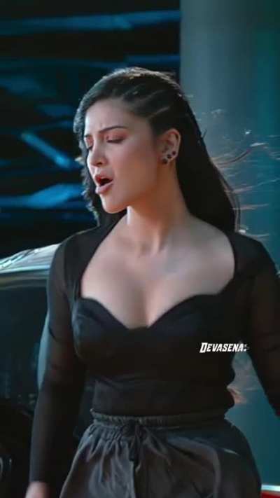 1 min of Shruti Hassan