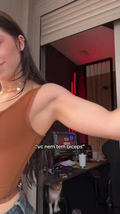 Sofia Espanha (@sosotriste - @sofiaespanha)her muscles 💪