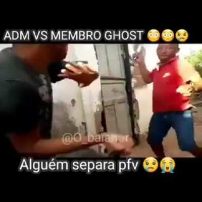 Algu&eacute;m ae separa esses dois 😭😭😭😭