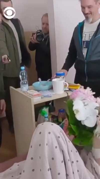 President Volodymyr Zelenskyy surprised teenager who is hospitalized after saving her little brother life.