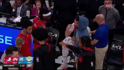 [Highlight] Grant puts the Blazers up 3 with the circus shot