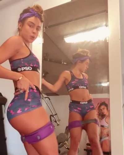 Shaking Her Cake