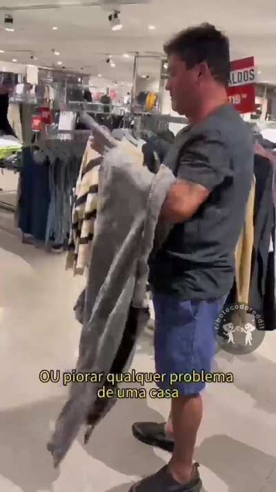 Aquela menina que faz v&iacute;deos sobre o pai sem camisa