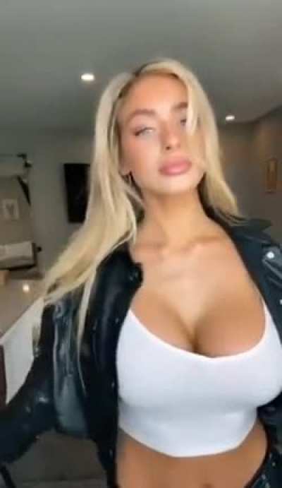 SERIOUS blonde babe....