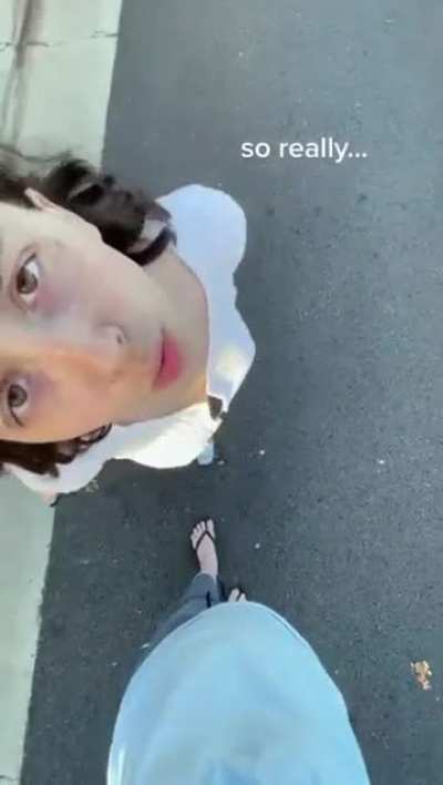 POV: you&rsquo;re crystal rose Ezreal having a &ldquo;serious conversation&rdquo; with Serafiend the moment the ball ends