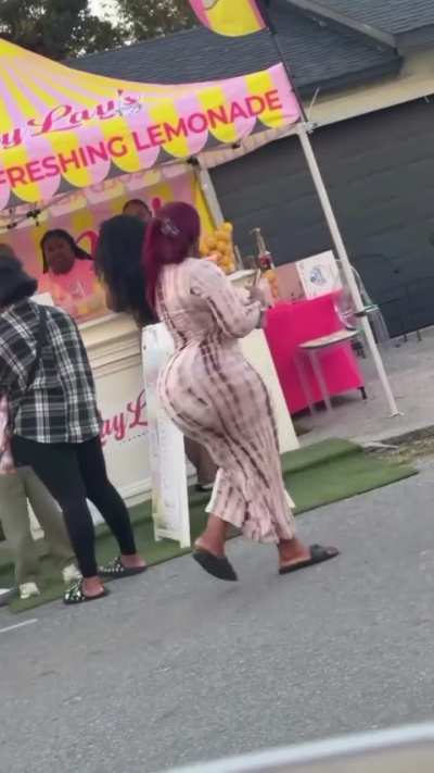 look at all that wobbly cake 🤤 [Jakeyrria]