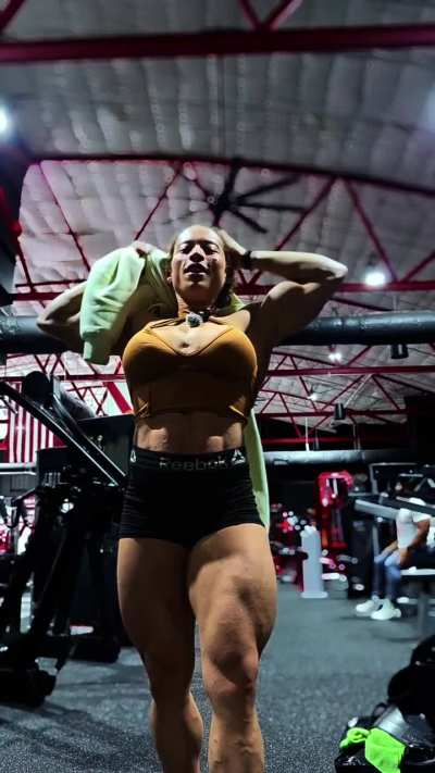 Day 10 of me flexing everyday until I reach 1Millions followers on all platforms, get my own Fornite skin and Marvel notices my socials. let flow #CAROLYNEMARQUEZ #MUSCLEGODDESS #SHREDDEDGAINS #musclesgoddess #1zillion