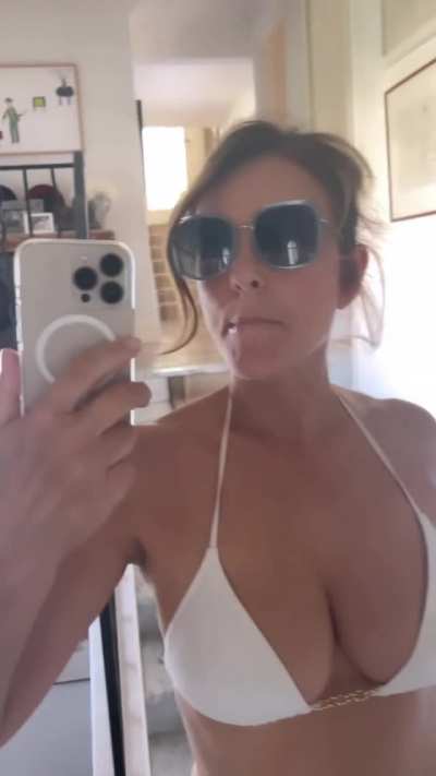 Elizabeth Hurley