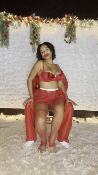 Santa wanted a LapDance from the best...so I obliged. 🎅🏼🫦👸🏽 Part 1.