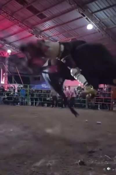 Guy gets KO&rsquo;d by bull while still riding
