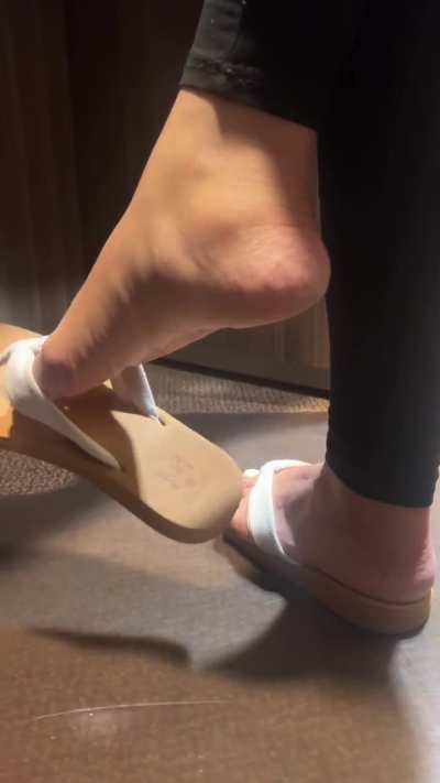 It&rsquo;s easy to tease you in my flip flops 