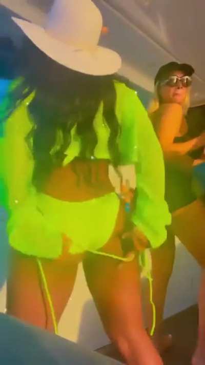 🍑🍑