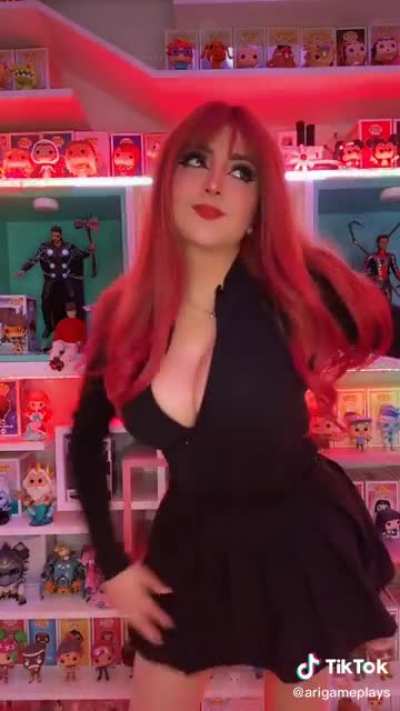 Ari is a queen