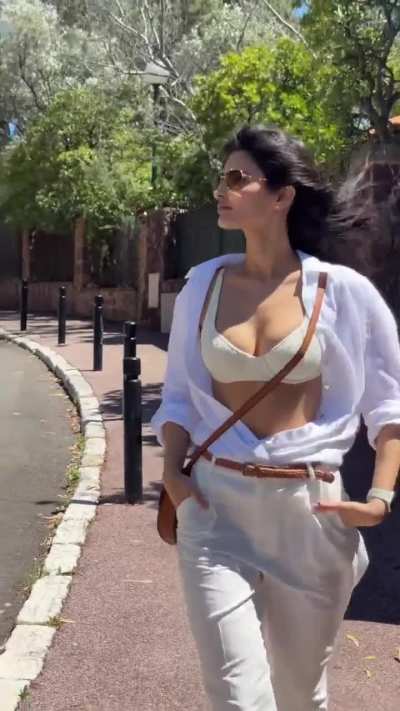 Caminando con bra
