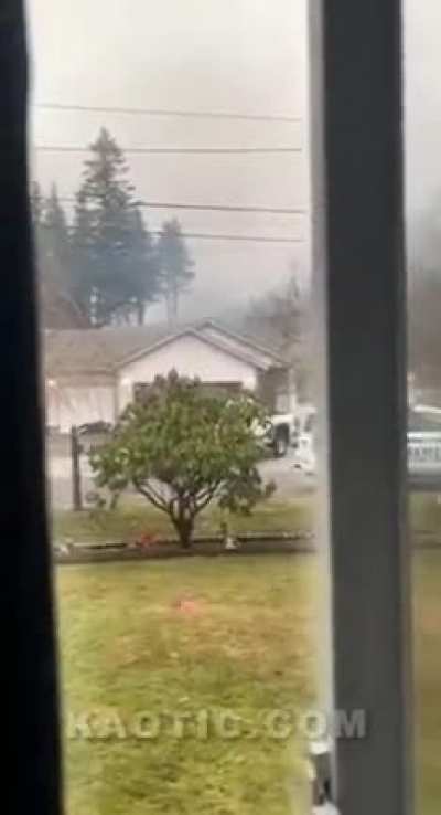"i'm gunna fuck you in the ass" shoots cop. Lol