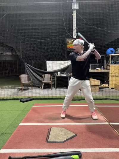 [Clark] can confirm swinging fast is good