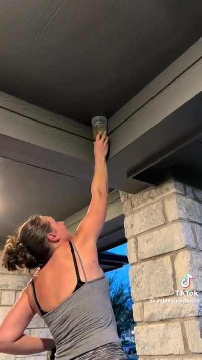 Girl defeats a Hornet&rsquo;s Nest! 