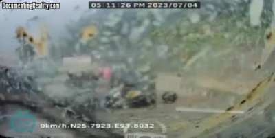 People in car Crushed by falling boulder&acirc;&brvbar;