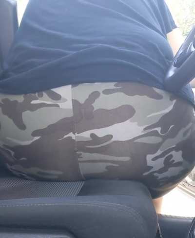 I&rsquo;m Outside lol 🍑💨 #BBWFarts #LatinaFarts #Farting #MistressBubbly #BBW #PublicFarts #Farts #BubblyFarts