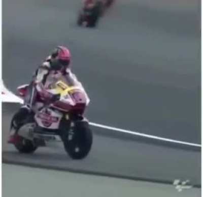 Poor guy&eth;&curren;&pound;&eth;&curren;&pound; watch till end
