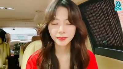 JiU winking