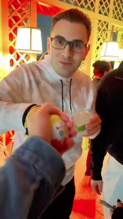 👊🥚