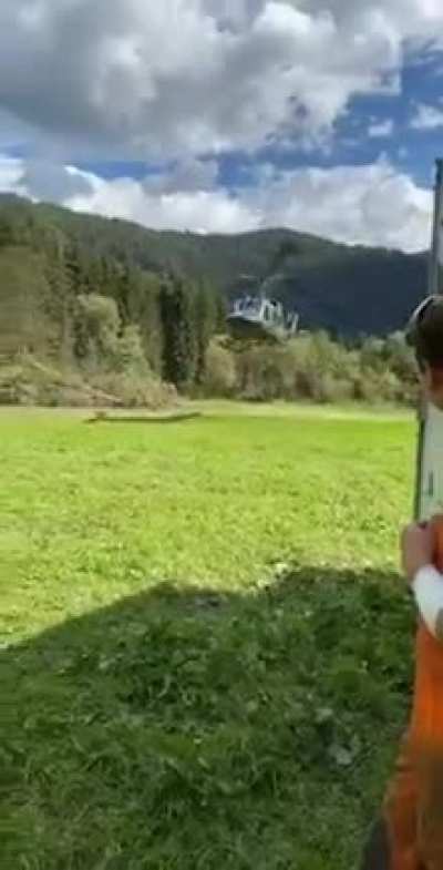 Apenas um helic&oacute;ptero pousando. Apenas?
