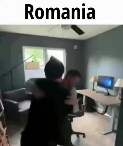 🤢